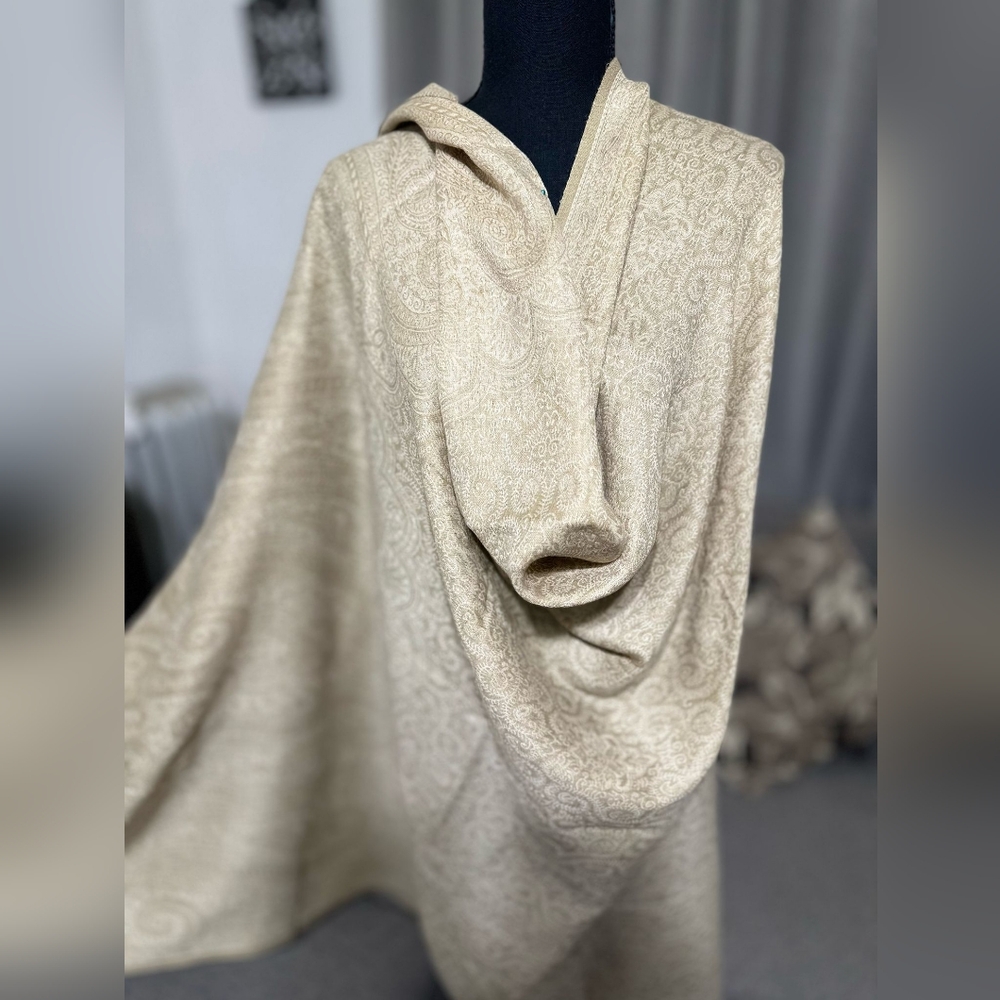 Luxury Hand woven Elegant Cream Paisley shawl /wrap / stole pashmina - Picture 4 of 4